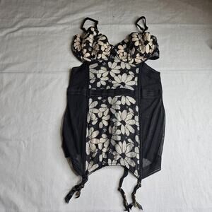 Victoria's Secret Lingerie Merry Widow Corset Garter Bustier Size 36D Festival